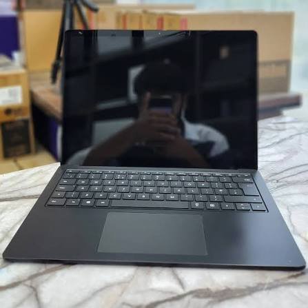 MICROSOFT SURFACE 3 – Intel Core i5 (10th Gen) | 8GB RAM | 256GB M.2 SSD | 13.3″ 2K Touchscreen